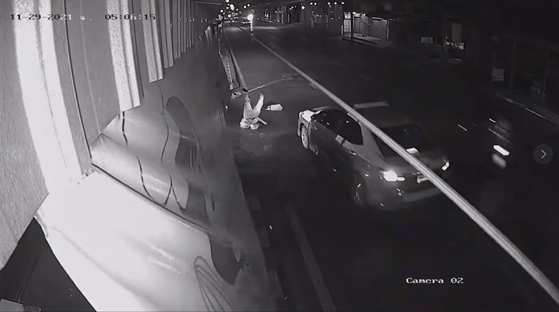 แท็กซี่ปาดหน้ามอเตอร์ไซค์ ชนยาย