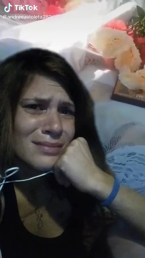 แม่นั่งไลฟ์เฟซบุ๊ก ลูกฝาแฝดตกตึกดับ