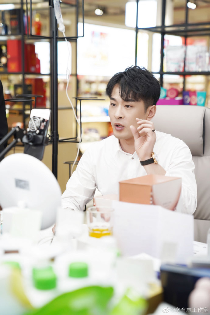 หนุ่มจีนขายของออนไลน์ 12 ชั่วโมง 9 พันล้าน