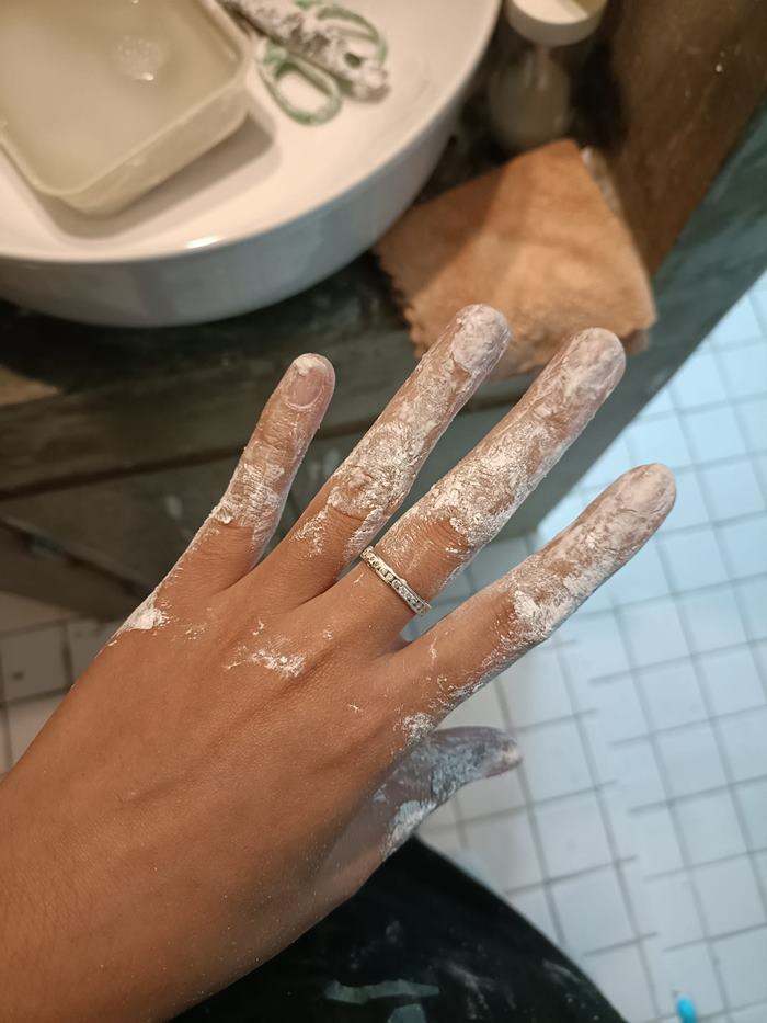 เล่นทินเดอร์จนได้งาน