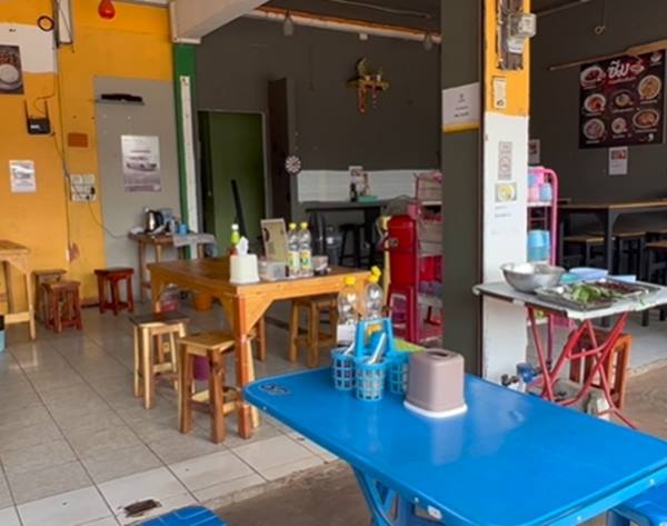 ป้าก้มกราบลูกค้า ช่วยซื้อพวงกุญแจ