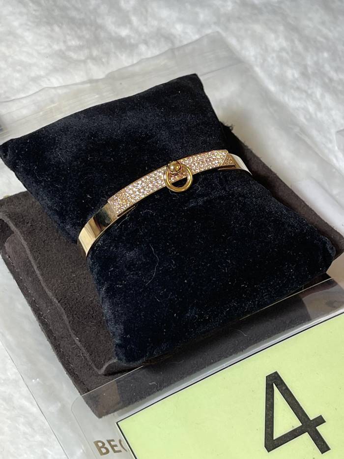 กรมศุลกากร ประมูลแบรนด์เนม ที่ยึดมา