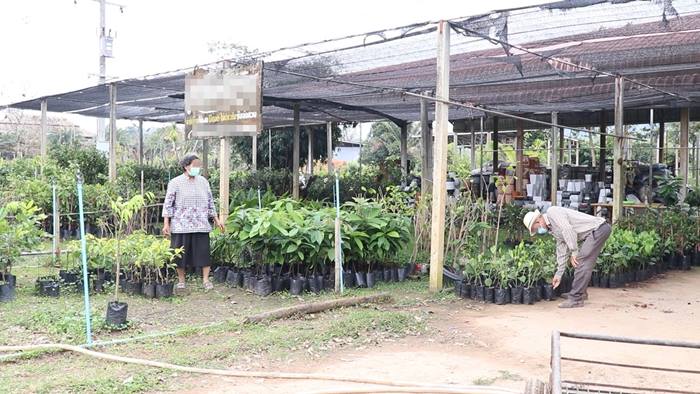 พนักงานแบงก์ถอนเงินลูกค้า