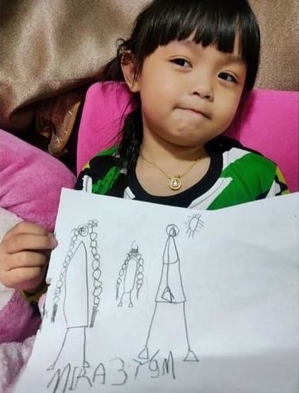 พ่อสักรูปภาพวาดของลูกสาว