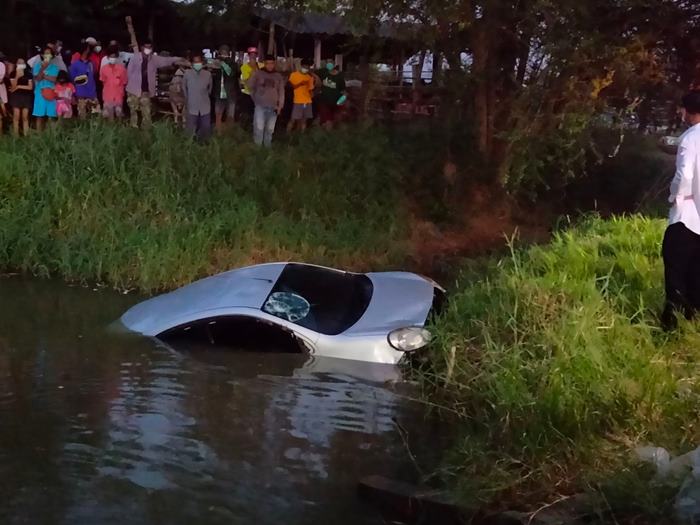รถจมน้ำตาย