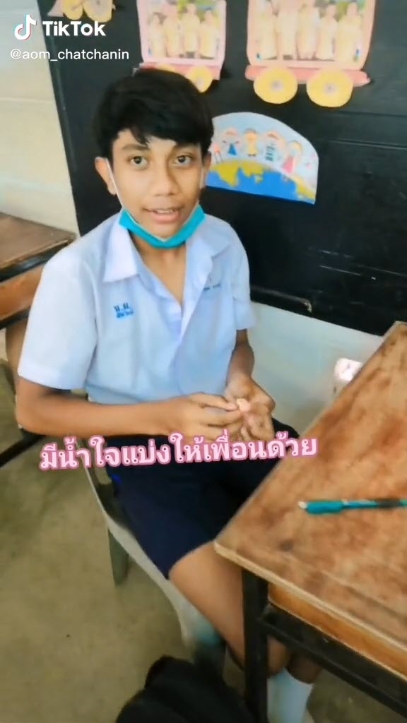 คลิปนักเรียนดินสอสั้นเพราะแบ่งเพื่อน