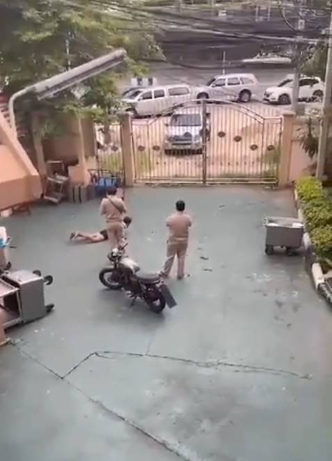 ชายคลั่งปีนรั้วโรงเรียนหอวัง