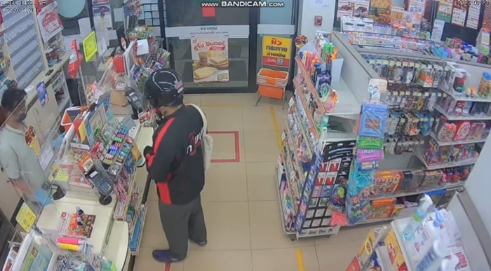 ปล้นเซเว่น บีบเจลแอลกอฮอล์จุดไฟเผาร้าน