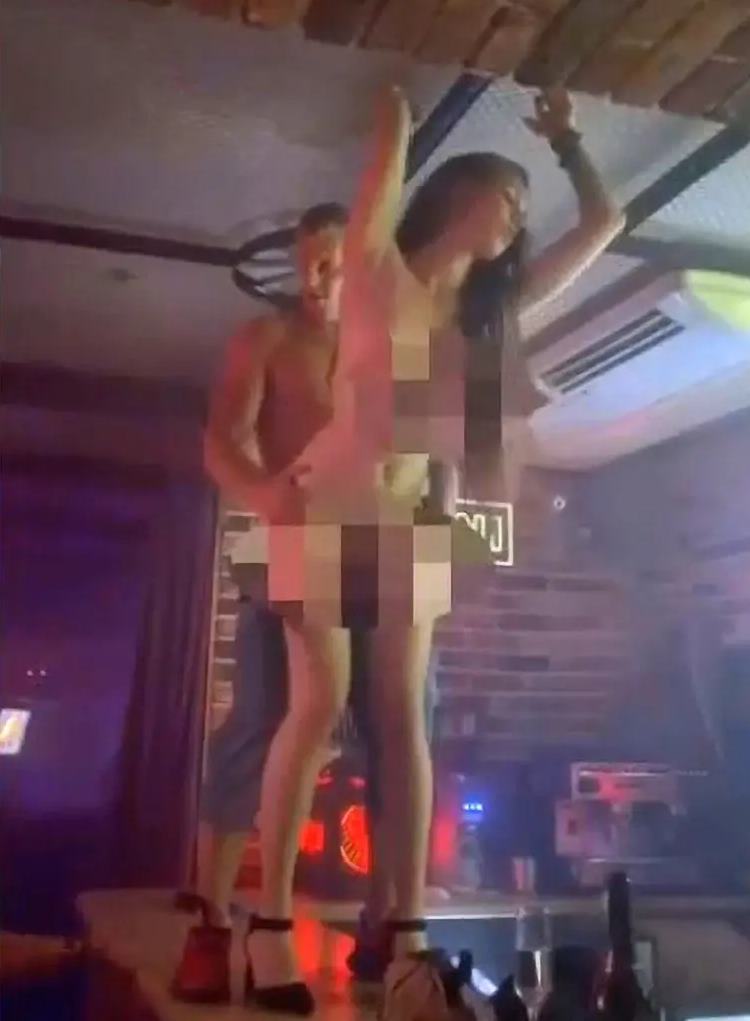 เซ็กส์ในผับ