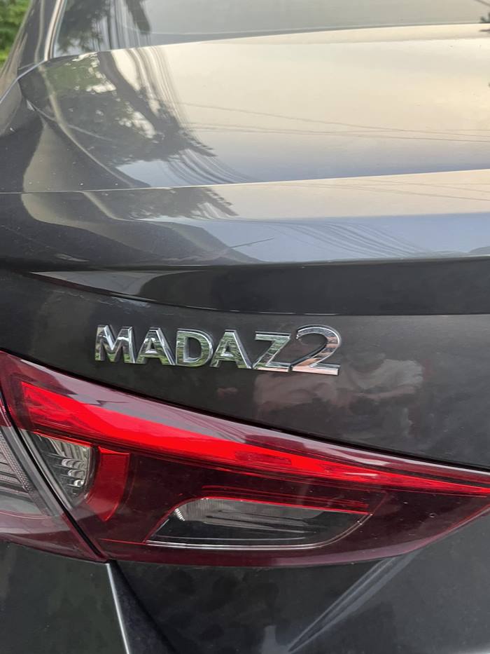  ศูนย์รถติดโลโก้รถ มาสด้า เป็น มาดาส