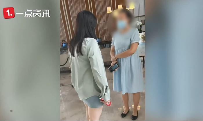 เน็ตไอดอลด่าพนักงานโรงแรม