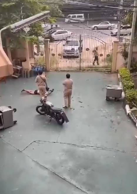 ชายคลั่งปีนรั้วโรงเรียนหอวัง