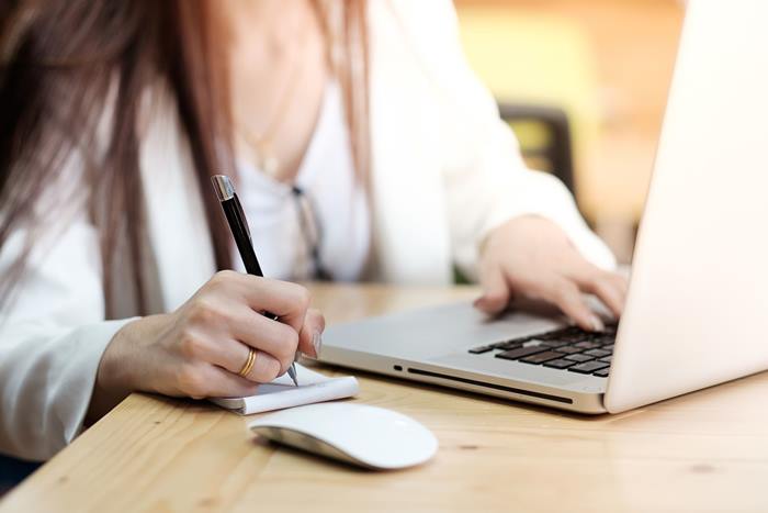 รับสมัครเลขา เงินเดือน 16000