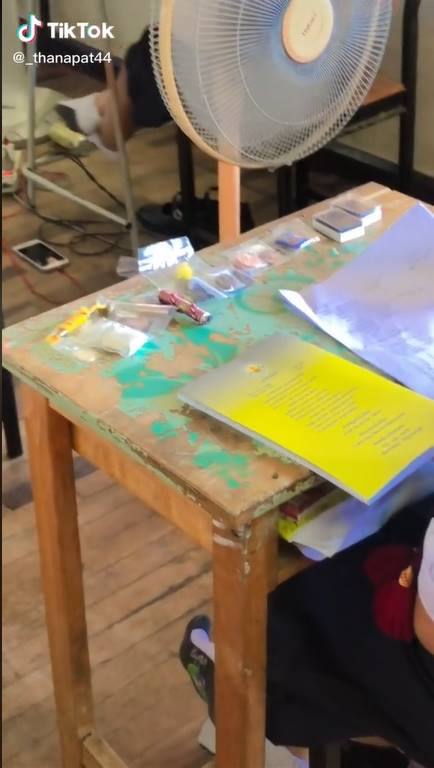 เด็กนักเรียนพกพระเครื่องมาสอบ