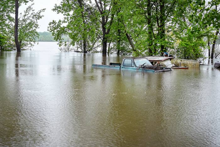 ผัวพังเขื่อนหนีเมียไปแซ่บสาว 