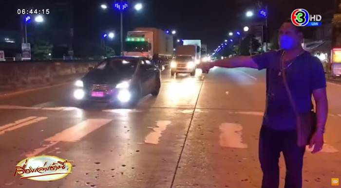 กระบะชนคนข้ามทางม้าลายสาหัส