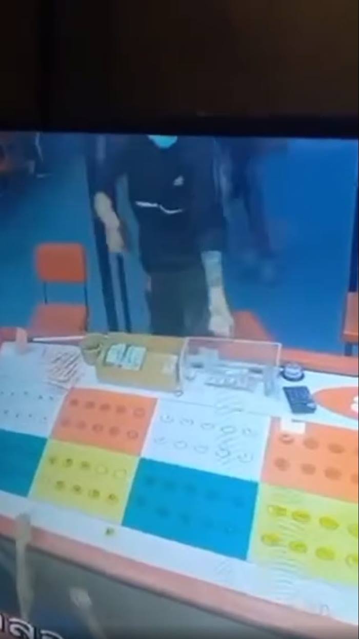 แม็ค อนุสาวรีย์ ปล้นบ่อนแฟลตดินแดง