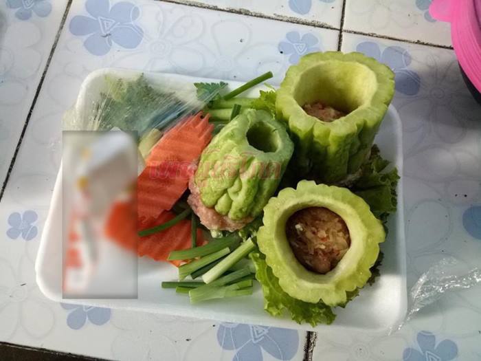 มะระยัดไส้หมูสับ