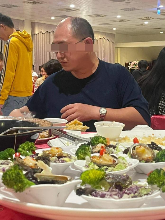 มนุษย์ลุงเนียนกินฟรีในงานแต่ง 