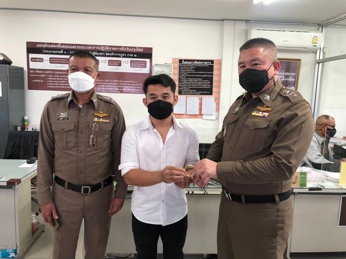 พลเมืองดีเก็บทองได้