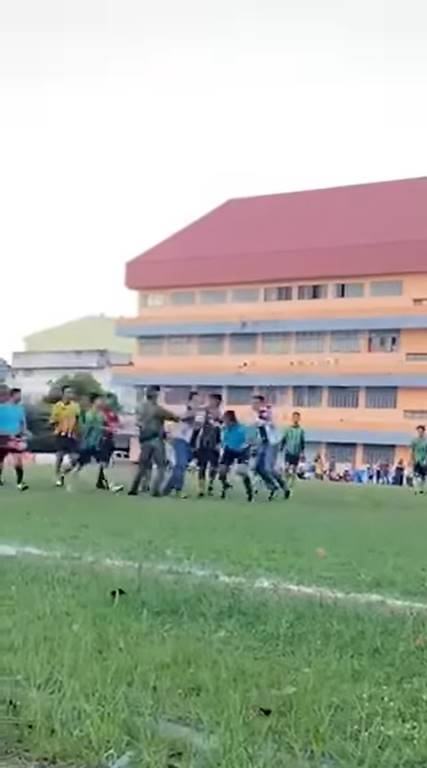 ผู้จัดการทีมฟุตบอลยะลา ต่อยกรรมการ