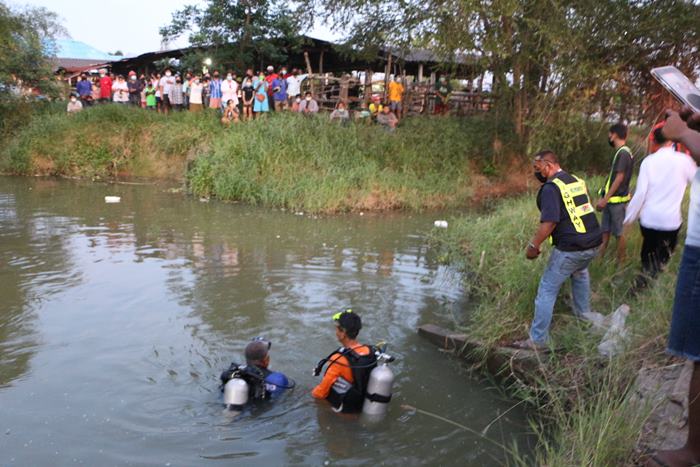 รถจมน้ำตาย