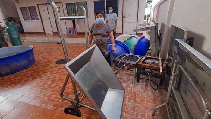 ร้านขายไก่แจดราม่าเทไก่ลงพื้น