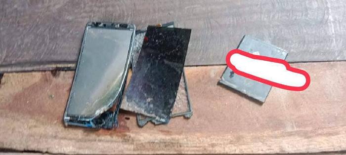 มือถือระเบิดใส่ขาเหวอะ 