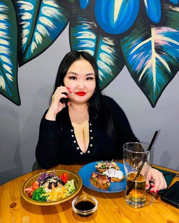 บิวตี้บล็อกเกอร์ เขียนคิ้วหนาถึงหน้าผาก