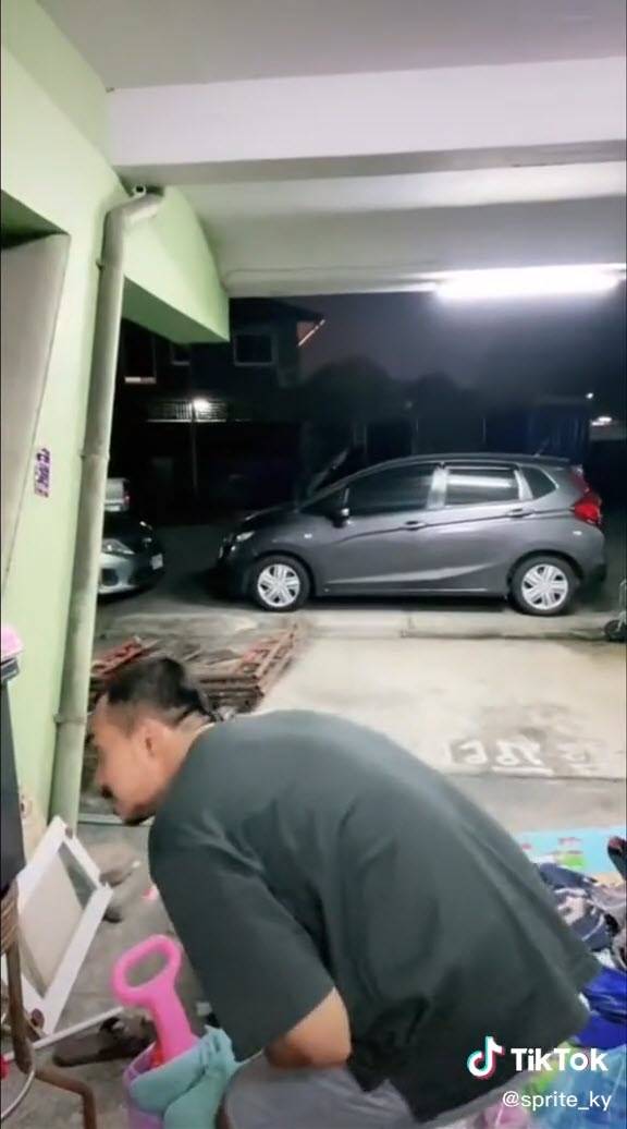 หนุ่มไลฟ์ขายเสื้อ ข้างบ้านฟาดปากกันเดือด