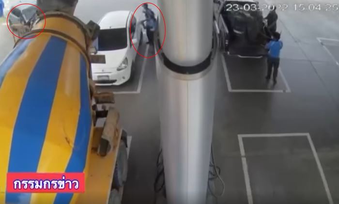 คลิปเก๋งป้ายแดงชนเด็กปั๊มขาขาด