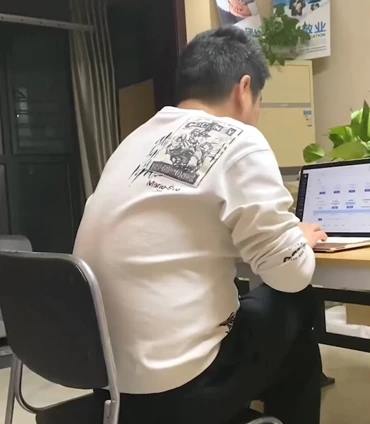 สาวนัดบอด เจอล็อกดาวน์ต้องติดอยู่บ้านผู้ชาย