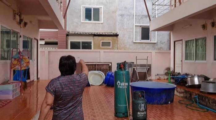 ร้านขายไก่แจดราม่าเทไก่ลงพื้น