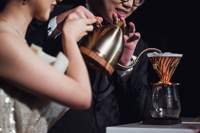 ดริปกาแฟในงานแต่งแทนตัดเค้ก