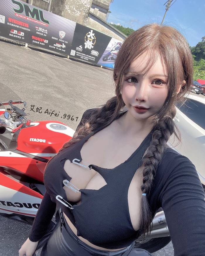 สาวเซ็กซี่ขี่บิ๊กไบค์