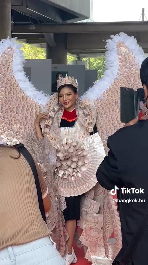 รับปริญญา เงินติดปีกเป็นล้าน