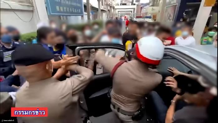 เมาแล้วขับ ชนผัวเมียขายหมูปิ้ง ดับ 2 ศพ 