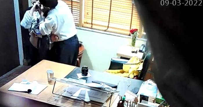 ผู้พิพากษาอินเดีย ลวนลามพนักงานสาว