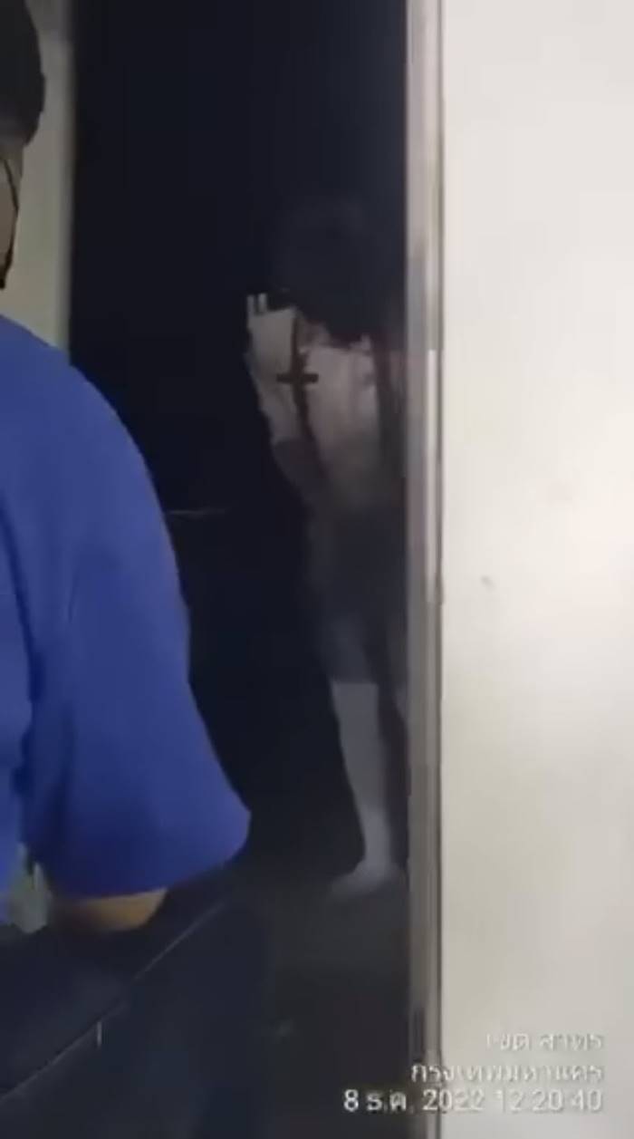 นายแบบ 18+ รับงานเอน หลอนป่วนคอนโดหรู