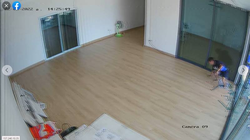 ดีเจอ๋องแอ๋ง วิ่งชนกระจก