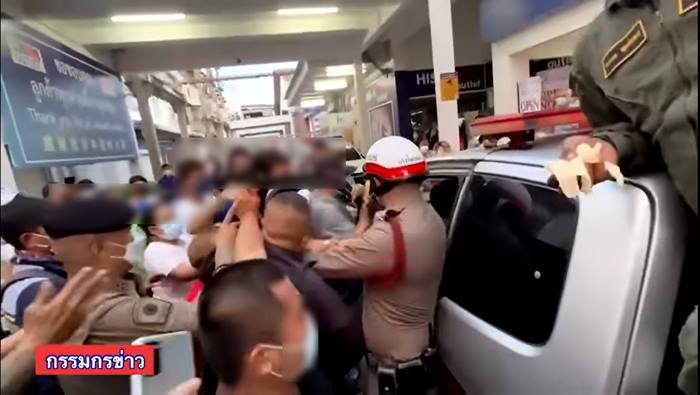 เมาแล้วขับ ชนผัวเมียขายหมูปิ้ง ดับ 2 ศพ 