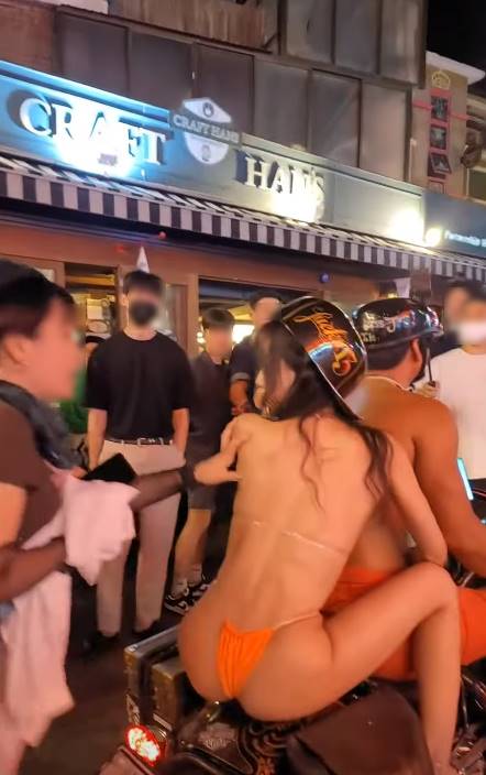 ยูทูบเบอร์สาว ใส่บิกินี่ซ้อนท้ายบิ๊กไบค์