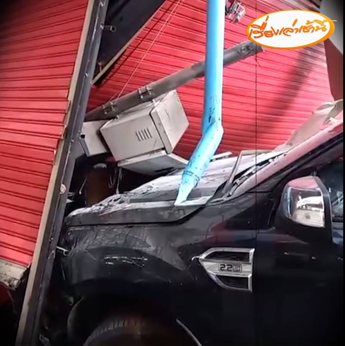 เมาแล้วขับ ชนผัวเมียขายหมูปิ้ง ดับ 2 ศพ 