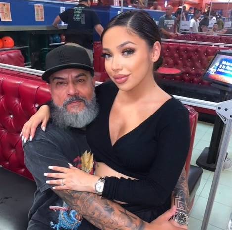 อวดสามี