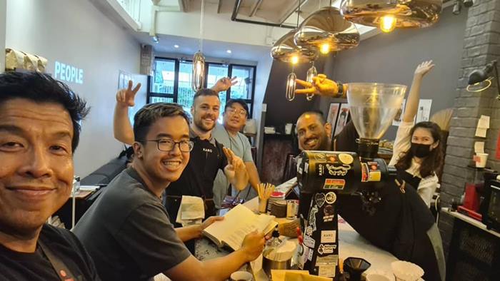 ชัชชาติ ลางานไปรับปริญญาลูกที่สหรัฐฯ โดนแขวะ