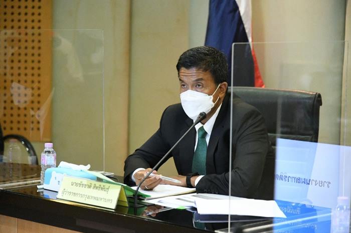 ชัชชาติ ลางานไปรับปริญญาลูกที่สหรัฐฯ โดนแขวะ