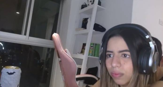 สาวไลฟ์สตรีม โป๊ะแรง