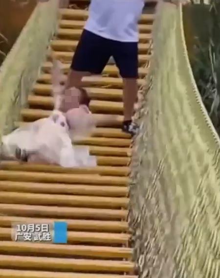 พ่อแกล้งลูก