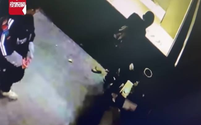 หุ่นโบราณ 6 ล้าน ล้มคอหัก