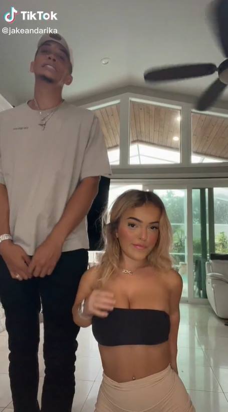 สาวแซ่บร่างแคระ รักหนุ่มสูงโย่ง